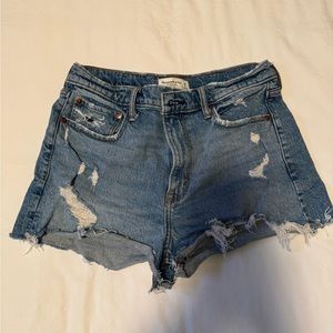 Abercrombie & Fitch High Rise Mom Shorts - Distressed Wash - Size 29/8
